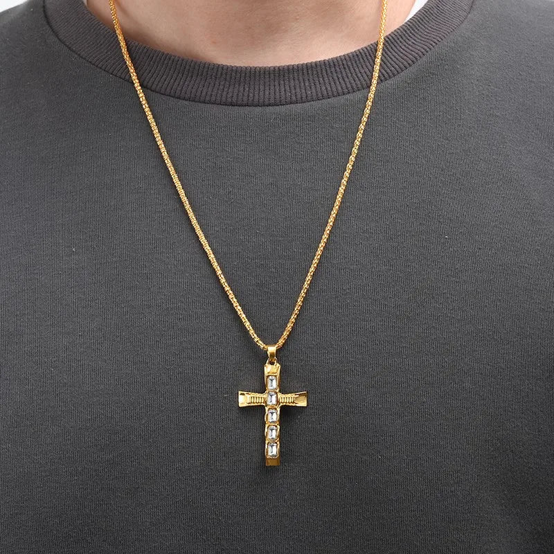 Colar Masculino Cristão em Aço inoxidável com Cruz Dourado e Pedras Brilhantes - TechnoLoja