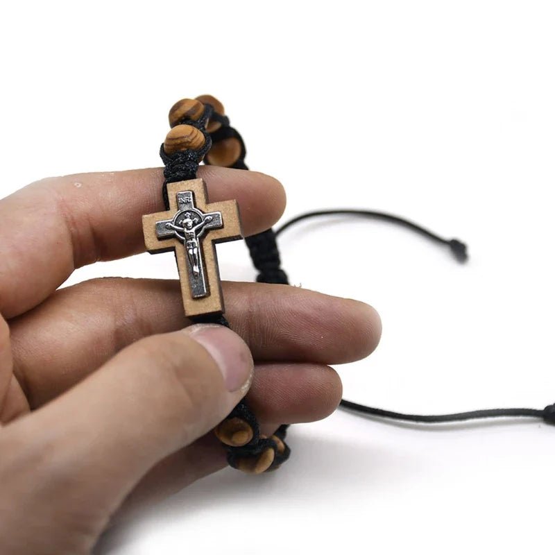 Pulseira Masculina com Cruz e Cordão Ajustável em Tecido - TechnoLoja